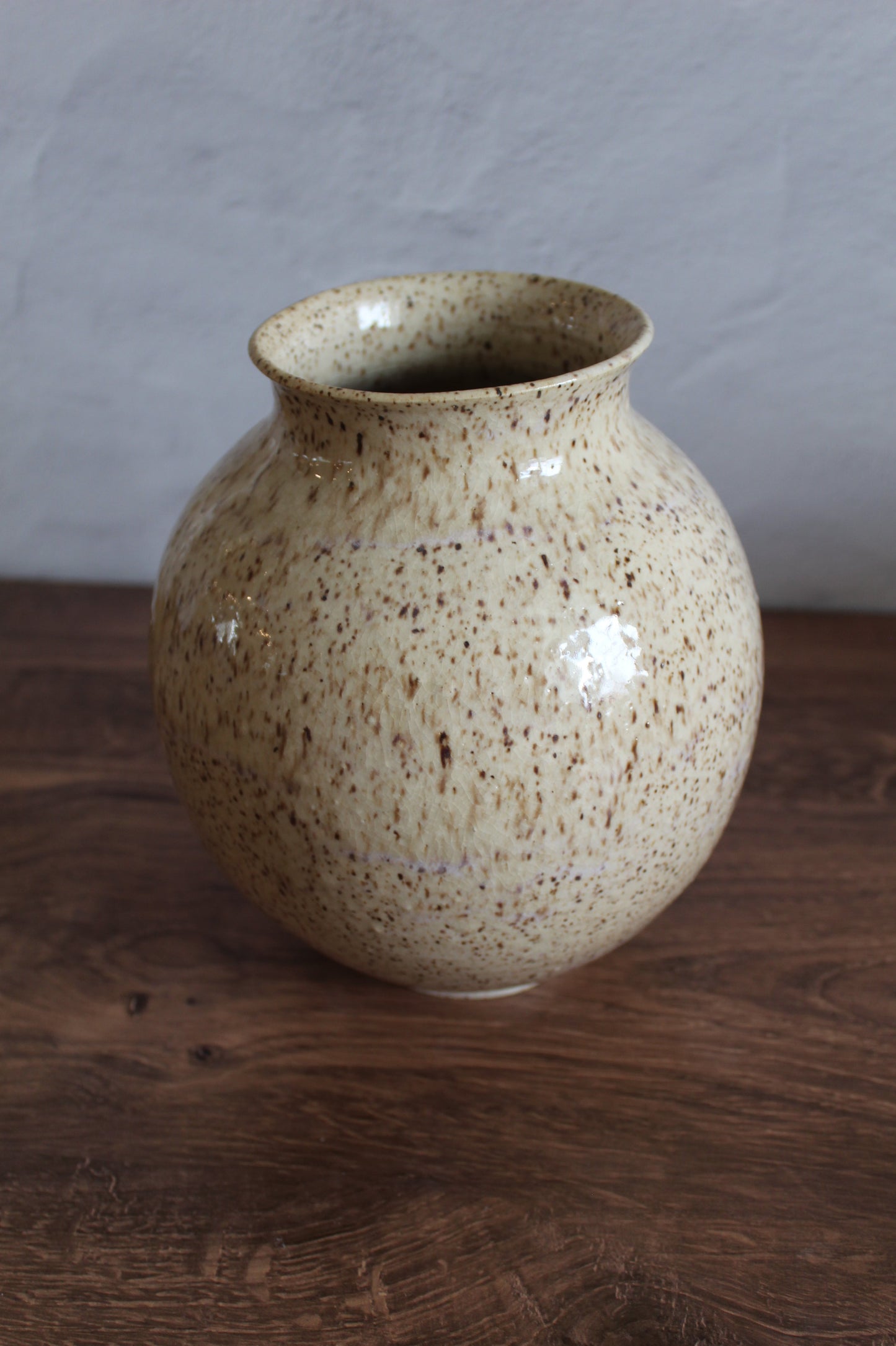 Pebbled Curve Vase